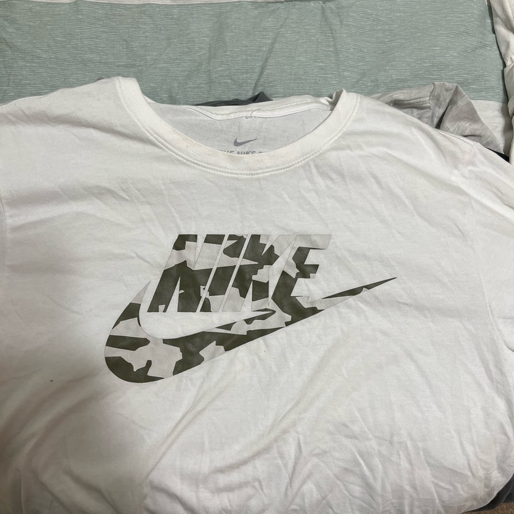 Nike camo logo tee